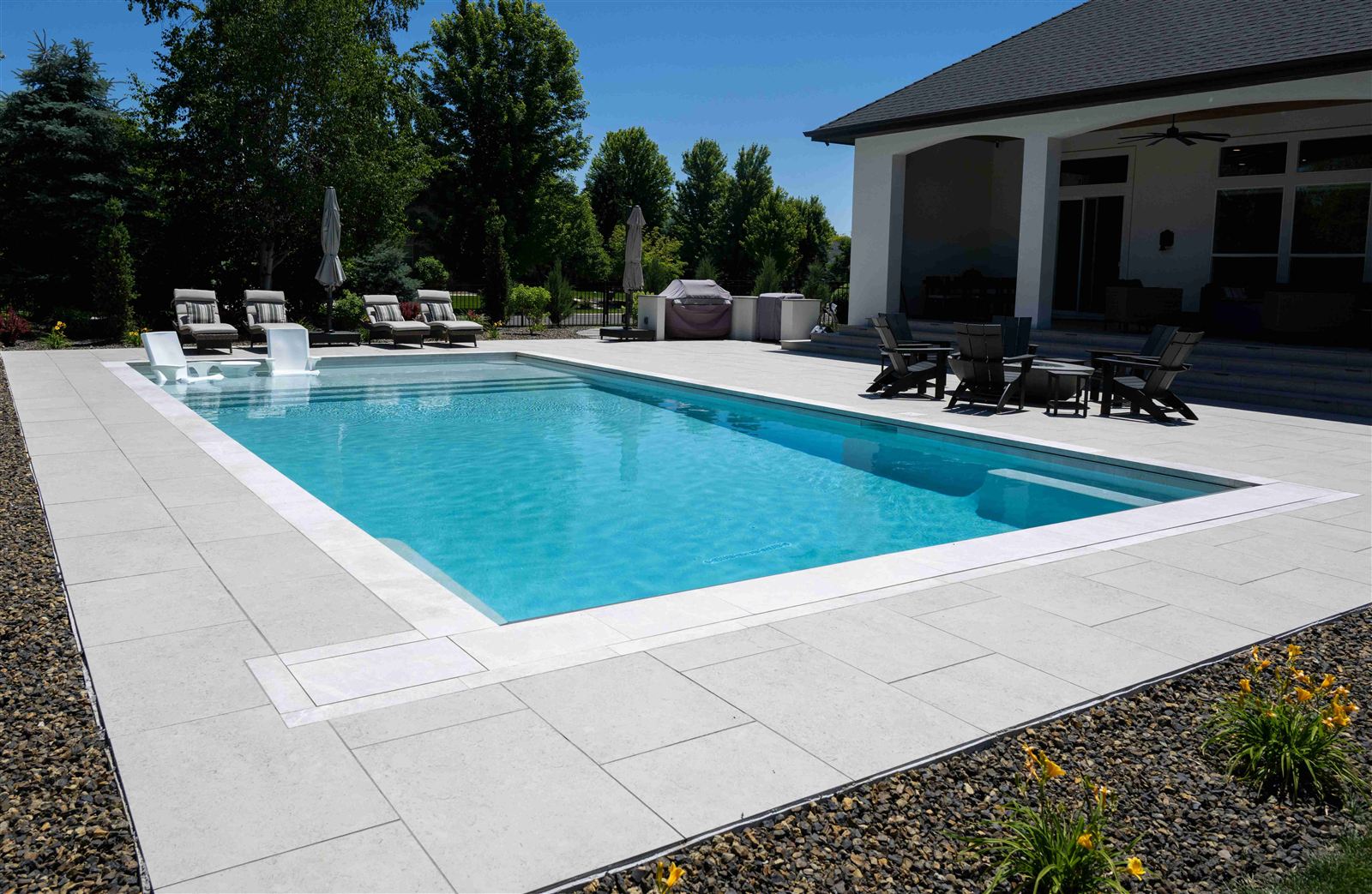 Inground gunite pool with tanning ledge and paver deck built by Universal Pools in the Treasure Valley Idaho